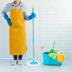 Comparison of DIY cleaning products and tools used by XPROWN experts